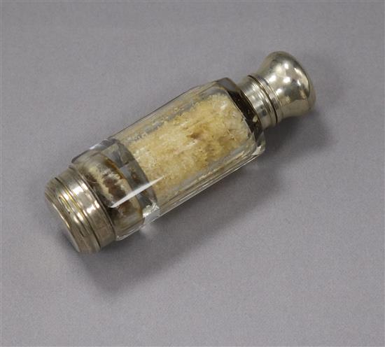 A late 19ct century white metal mounted glass double ended combination salts bottle/vinaigrette, 81mm.